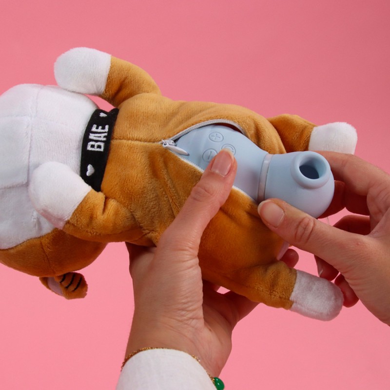 TROUSSE SEXTOYS PELUCHE SHIBAE AVEC SEXTOY BLEU CLITORIDIEN DE FRIDAY BAE